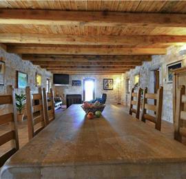 4 bedroom villa with pool near Svetvinčenat, Istria, sleeps 10